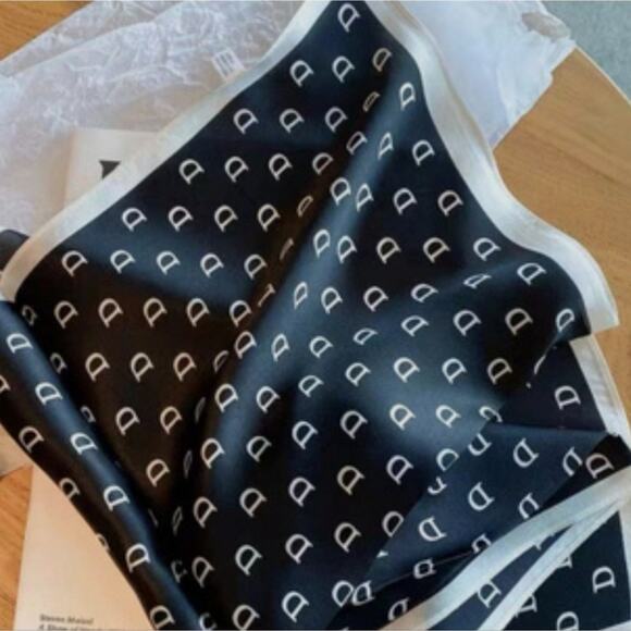 Elegant Black and White Designer Scarf - Picture 7 of 8